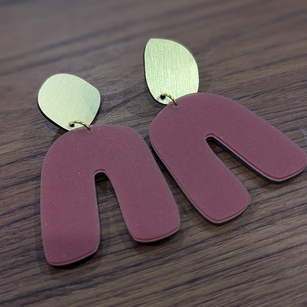 DConstruct Fluid Curve Earrings in Pink